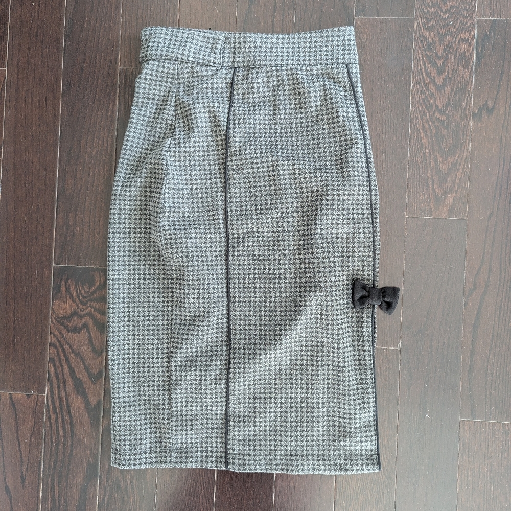 4 FOR $100 - Stylish Gray Skirt